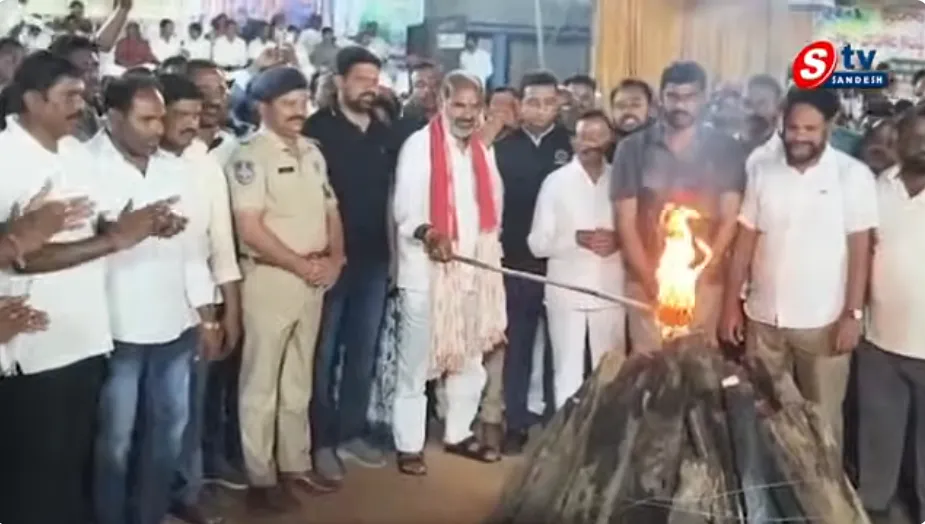 వేములవాడలో ప్రభుత్వ విప్ ఆది శ్రీనివాస్ ఆటపాటలతో సందడి.. క్రీడాకారులతో కలిసి డ్యాన్స్!